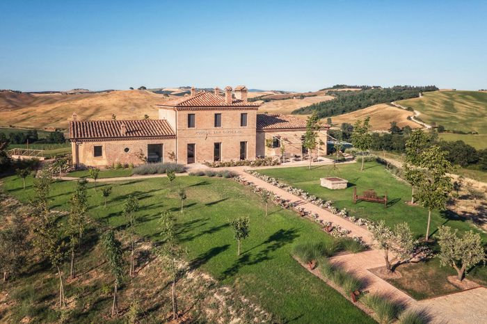 Le Crete villa photo.